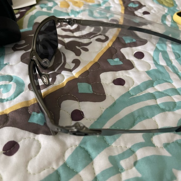 Oakley titanium original tinfoils. Brand new. - Picture 2 of 6